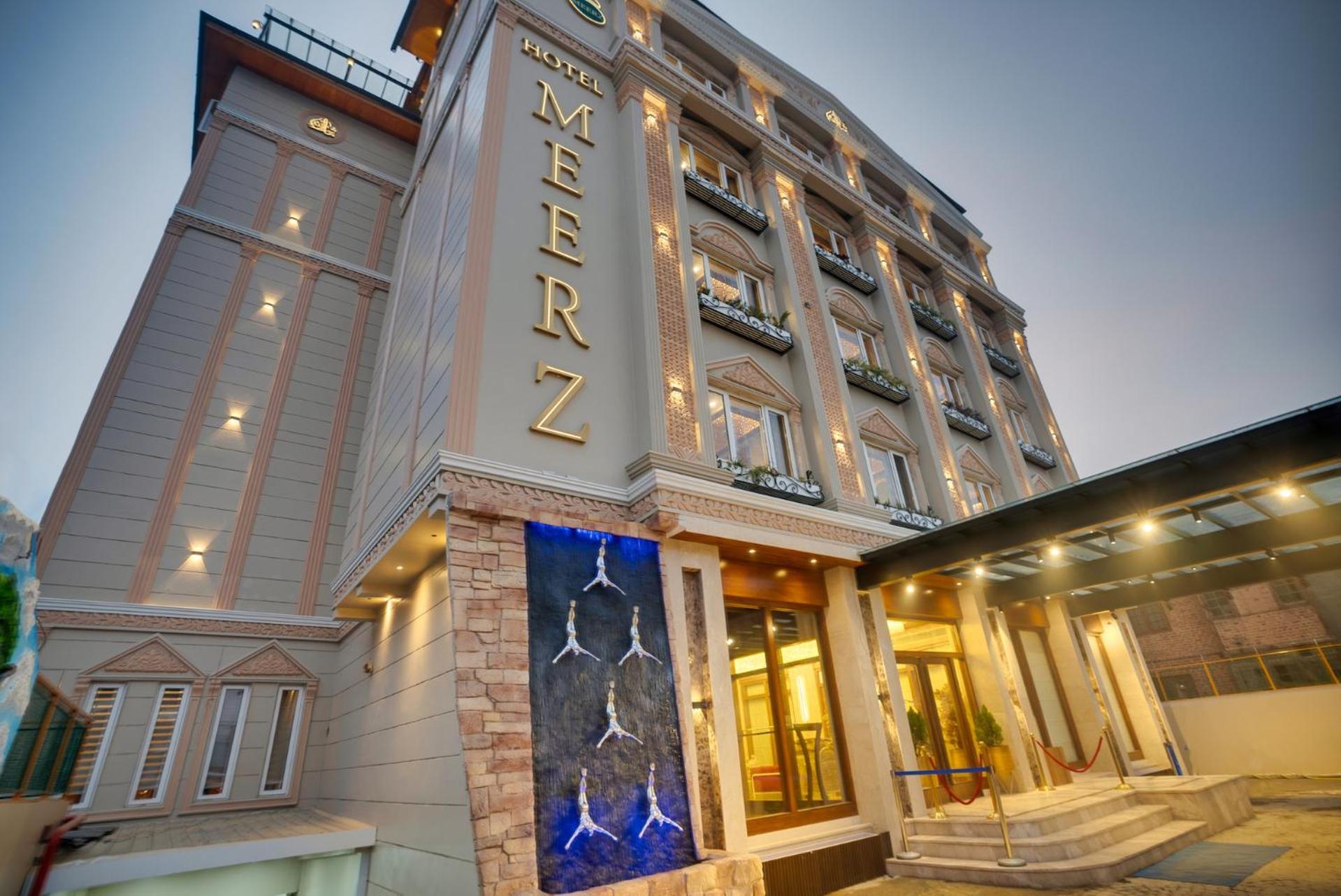 Hotel Meerz Srīnagar Extérieur photo